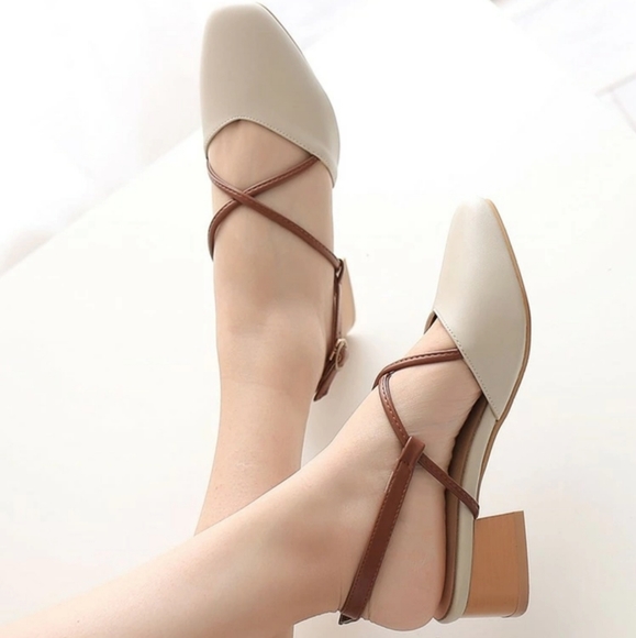 [SOLD] Beautiful Beige Faux Leather Heeled Sandals - Picture 1 of 4